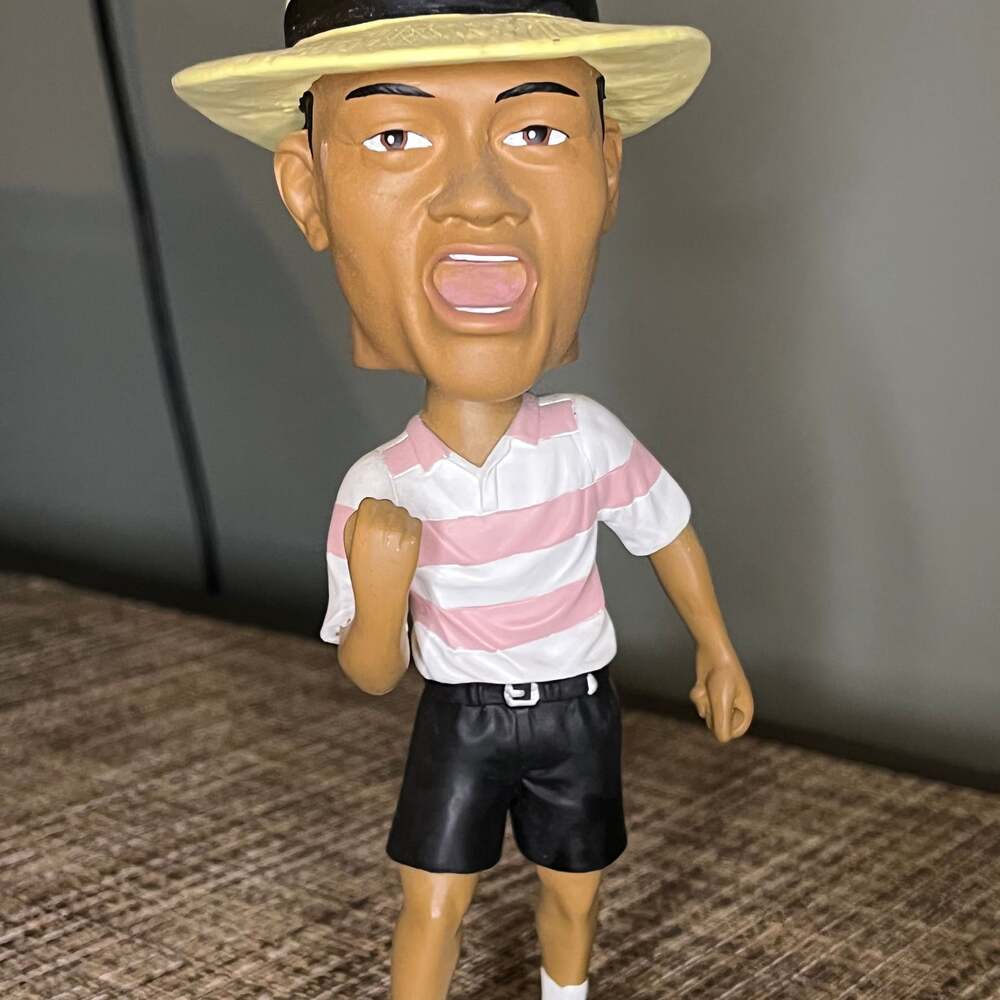 2002 Nike / Upper Deck “Tigers Quest” Tiger Woods Bobblehead - MINT Fist Pump! - Picture 2 of 4
